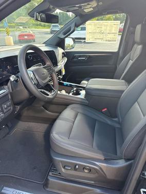 2025 Chevrolet Suburban RST