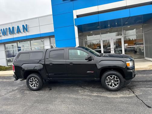 Onyx Black 2022 GMC Canyon AT4