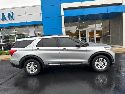 Iconic Silver Metallic 2020 Ford Explorer XLT
