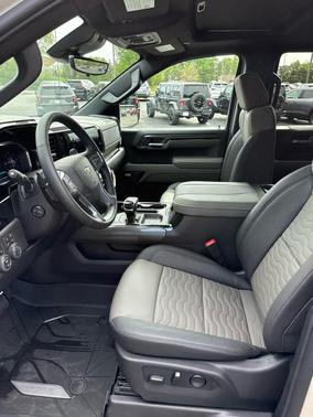 SAND 2026 Chevrolet Silverado 1500 ZR2