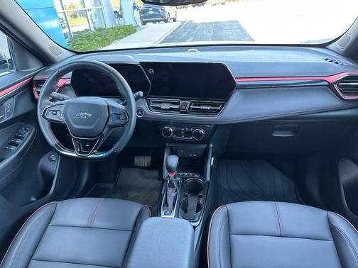 Iridescent Pearl Tricoat 2025 Chevrolet Trailblazer RS