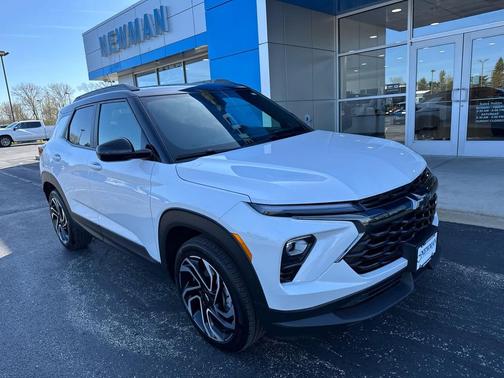 Iridescent Pearl Tricoat 2025 Chevrolet Trailblazer RS