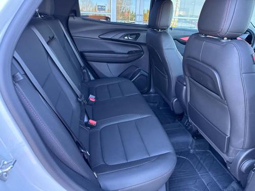 Iridescent Pearl Tricoat 2025 Chevrolet Trailblazer RS