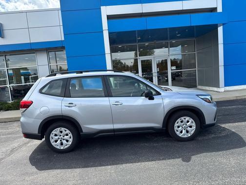 Ice Silver Metallic 2019 Subaru Forester Base