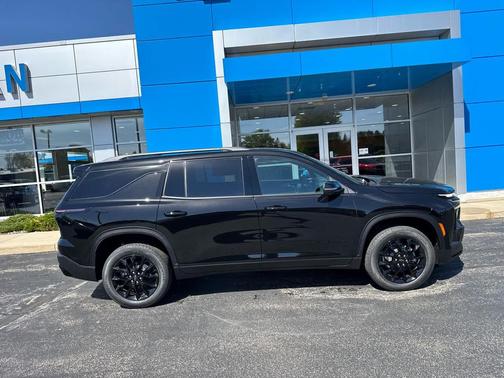 Mosaic Black Metallic 2026 Chevrolet Traverse LT