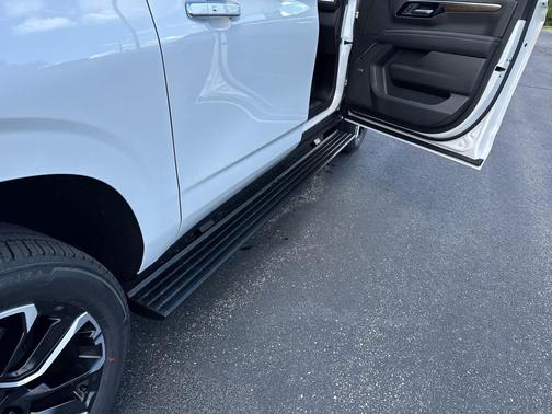 2025 Chevrolet Suburban 4WD High Country