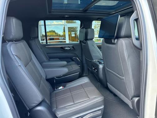 2025 Chevrolet Suburban 4WD High Country