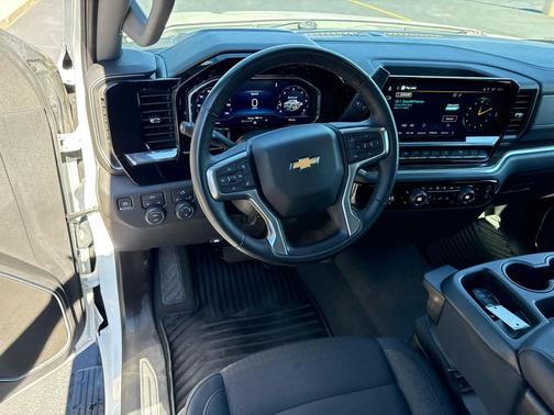 Summit White 2024 Chevrolet Silverado 1500 LT