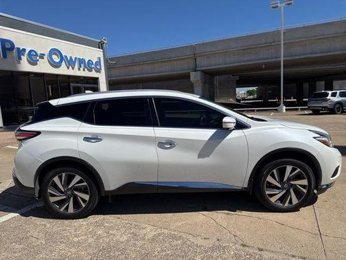 White 2017 Nissan Murano Platinum