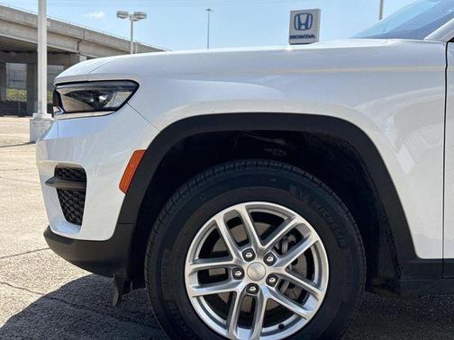 Bright White Clearcoat 2024 Jeep Grand Cherokee Laredo