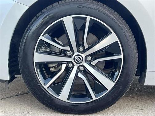 2022 Nissan Maxima SV