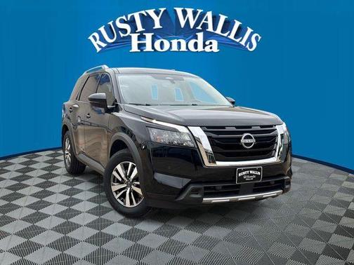 Black 2025 Nissan Pathfinder SL