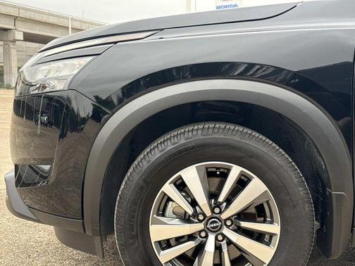 Black 2025 Nissan Pathfinder SL