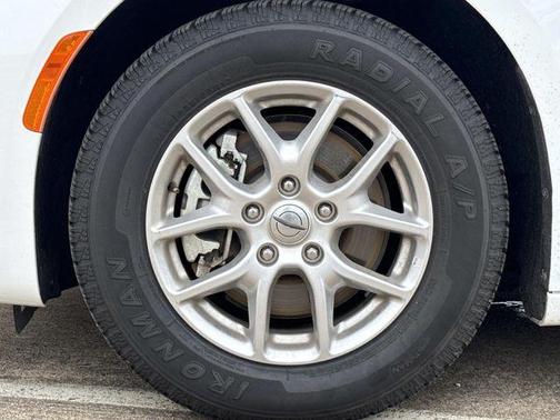 Bright White Clearcoat 2024 Chrysler Pacifica Touring-L