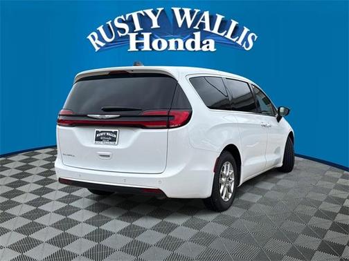 2024 Chrysler Pacifica Touring-L