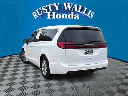 Bright White Clearcoat 2024 Chrysler Pacifica Touring-L