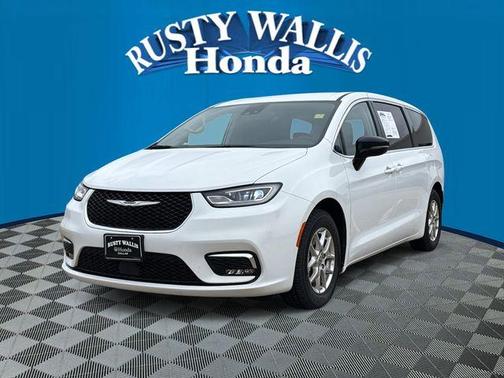 Bright White Clearcoat 2024 Chrysler Pacifica Touring-L