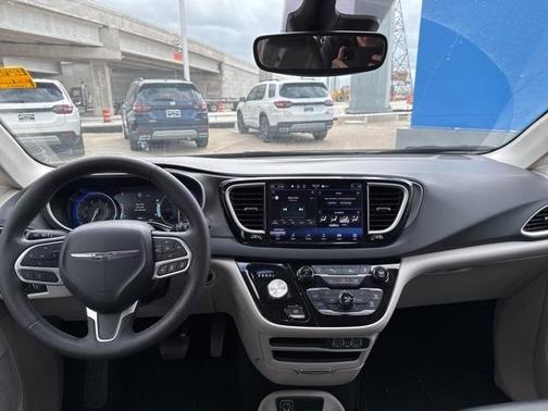 2024 Chrysler Pacifica Touring-L