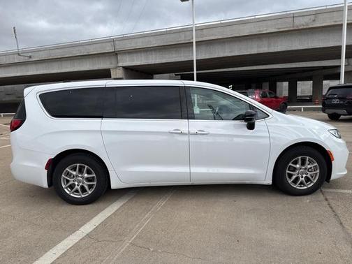 2024 Chrysler Pacifica Touring-L