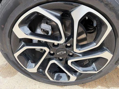 Mosaic Black Metallic 2025 Chevrolet Trax 2RS