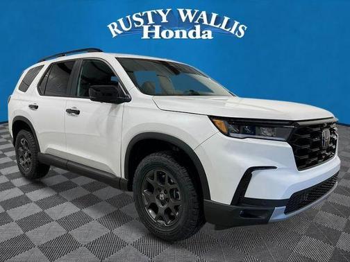 Platinum White Pearl 2025 Honda Pilot TrailSport