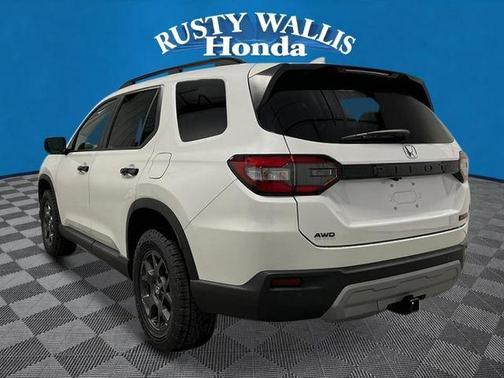Platinum White Pearl 2025 Honda Pilot TrailSport