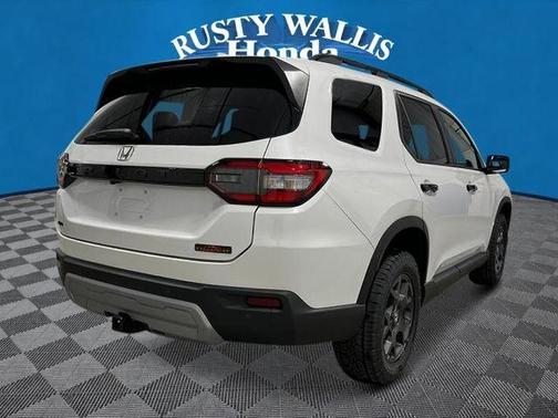 Platinum White Pearl 2025 Honda Pilot TrailSport