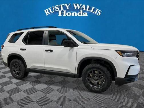 Platinum White Pearl 2025 Honda Pilot TrailSport