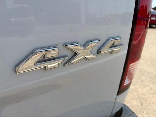 Bright White Clearcoat 2023 RAM 1500 Classic SLT