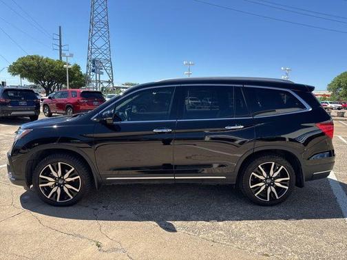 Crystal Black Pearl 2021 Honda Pilot Touring 7-Passenger