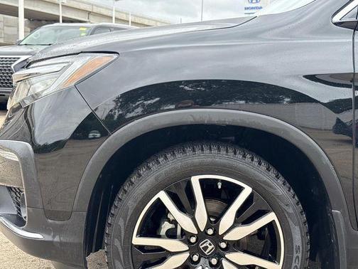 Crystal Black Pearl 2021 Honda Pilot Touring 7-Passenger