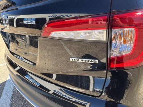 Crystal Black Pearl 2021 Honda Pilot Touring 7-Passenger