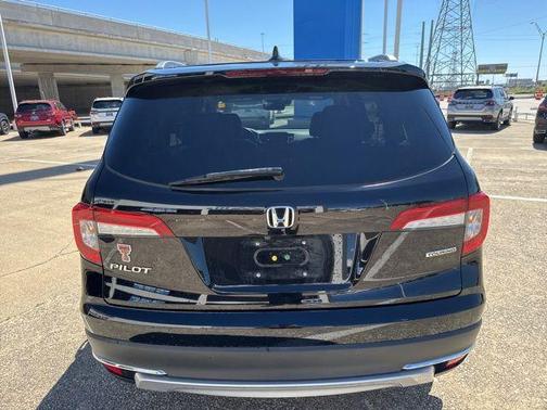 Crystal Black Pearl 2021 Honda Pilot Touring 7-Passenger