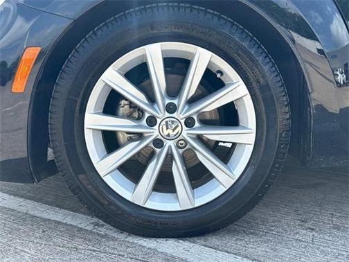 2018 Volkswagen Beetle 2.0T SE