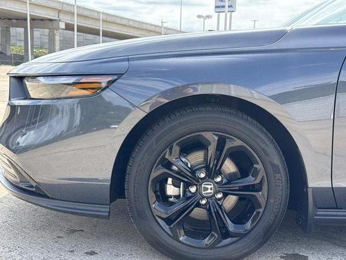 Meteorite Gray Metallic 2025 Honda Accord SE