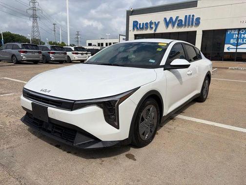 Snow White Pearl 2025 Kia K4 LX