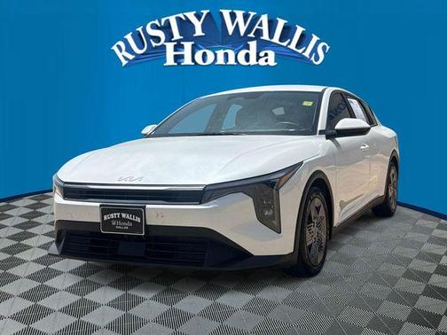 Snow White Pearl 2025 Kia K4 LX