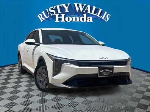 Snow White Pearl 2025 Kia K4 LX