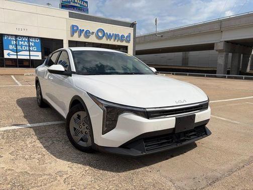 Snow White Pearl 2025 Kia K4 LX