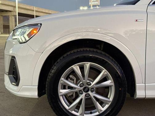 Arkona White 2025 Audi Q3 45 S line Premium