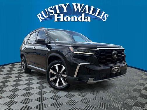 Crystal Black Pearl 2025 Honda Pilot Sport