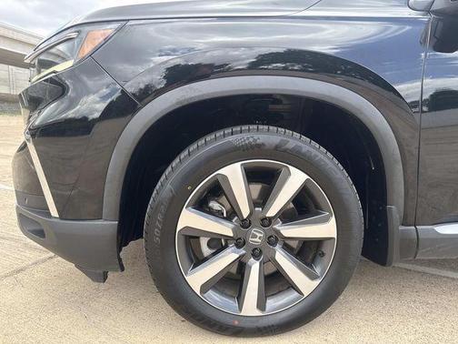 Crystal Black Pearl 2025 Honda Pilot Sport