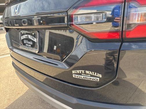 Crystal Black Pearl 2025 Honda Pilot Sport