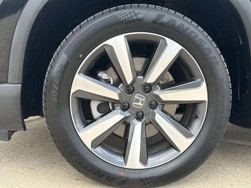 Crystal Black Pearl 2025 Honda Pilot Sport