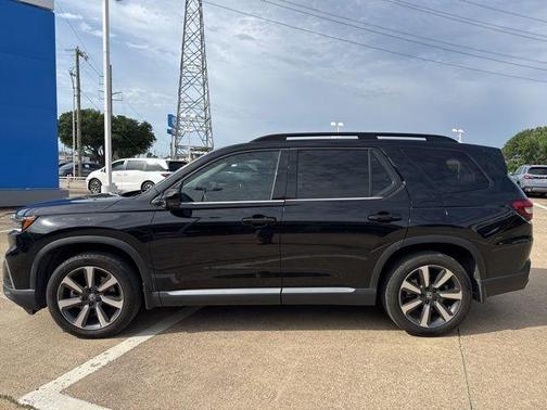 Crystal Black Pearl 2025 Honda Pilot Sport