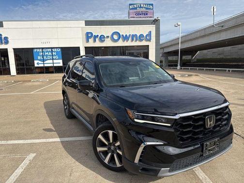 Crystal Black Pearl 2025 Honda Pilot Sport