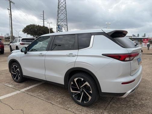2024 Mitsubishi Outlander SE