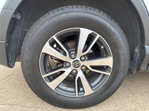 Super White 2018 Toyota RAV4 XLE