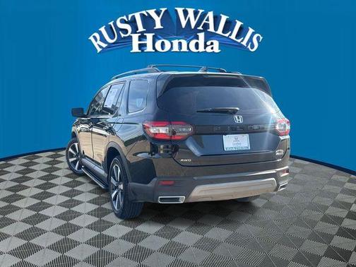 Crystal Black Pearl 2024 Honda Pilot Touring