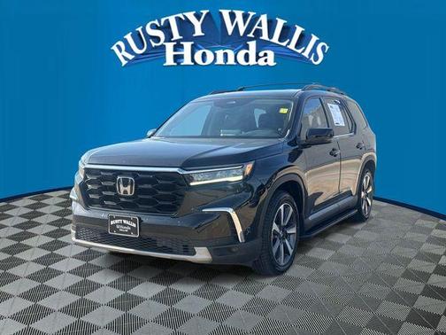 Crystal Black Pearl 2024 Honda Pilot Touring